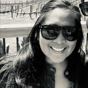 Meet your Posher, Adrienne